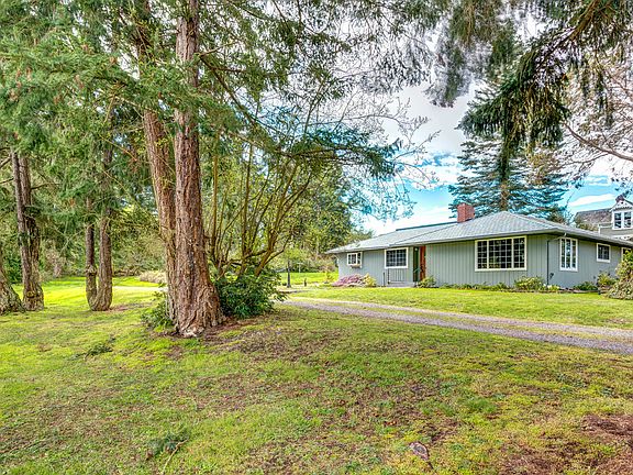 2nd image of 601 NW Madrona Way