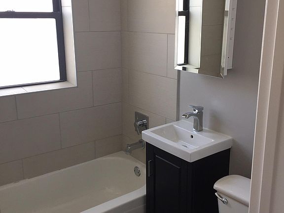 4th image of 4404 N Magnolia Ave APT 411