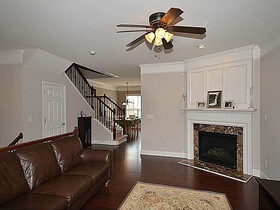 3rd image of 2459 Natoma Ct SE