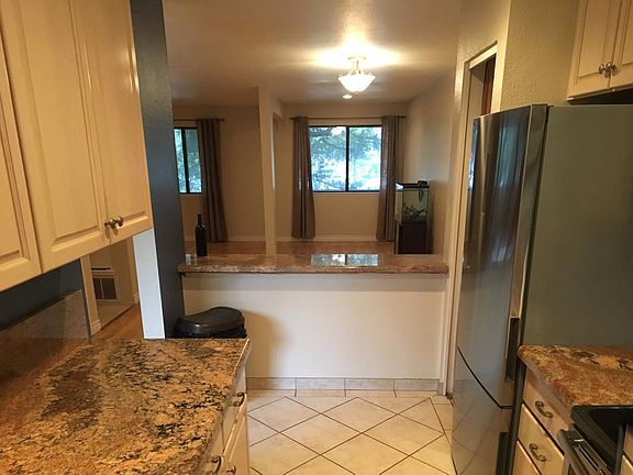 4th image of 2 Aspen Ct
