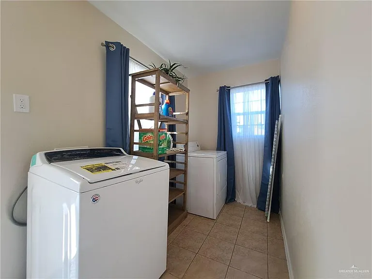 405 Cedar Ave — Photo 12
