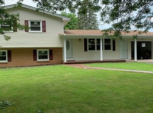 2 Locust Dr, Middleport, NY 14105