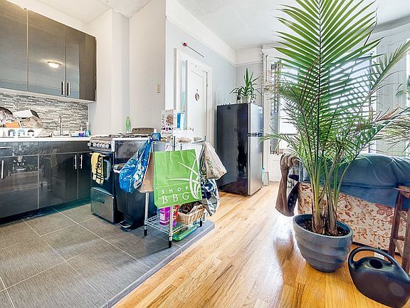4th image of 1469 Pacific St APT 15