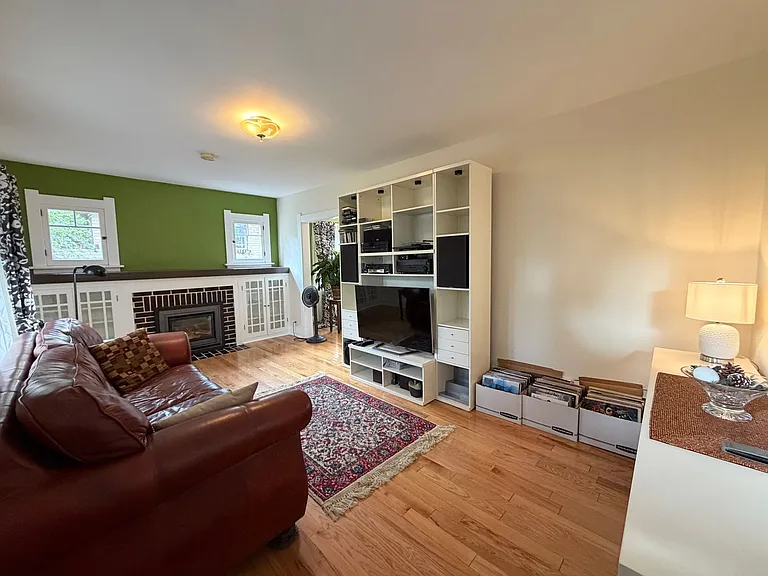 631 Jackson St — Photo 13