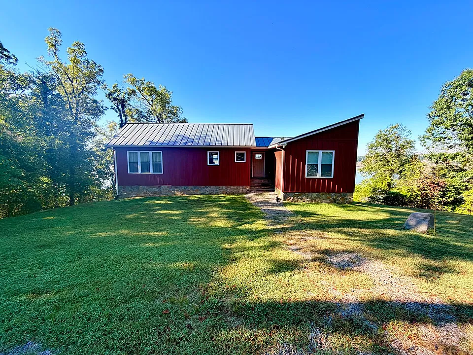 714 Roanoke Dr
