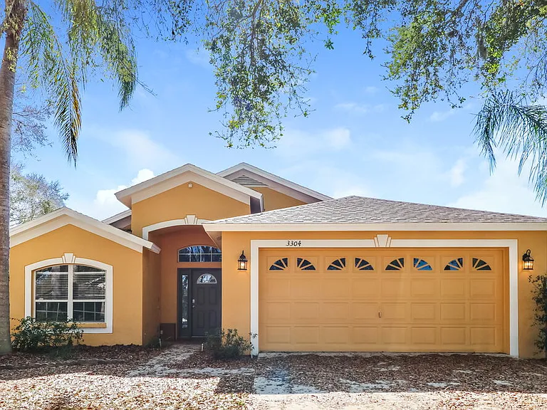 3304 Pin Oak Ln — Photo 1