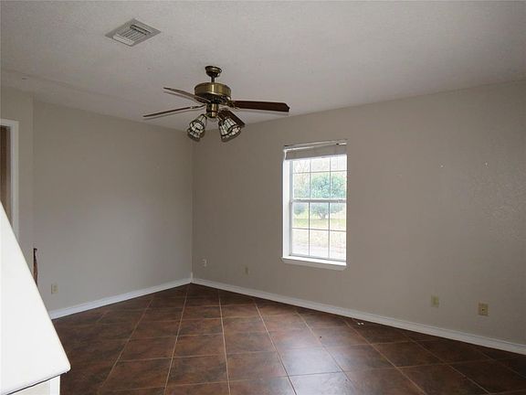 2nd image of 1212 Honeysuckle Dr