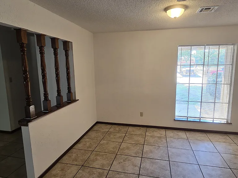 313 NW Parkwood Ln — Photo 6