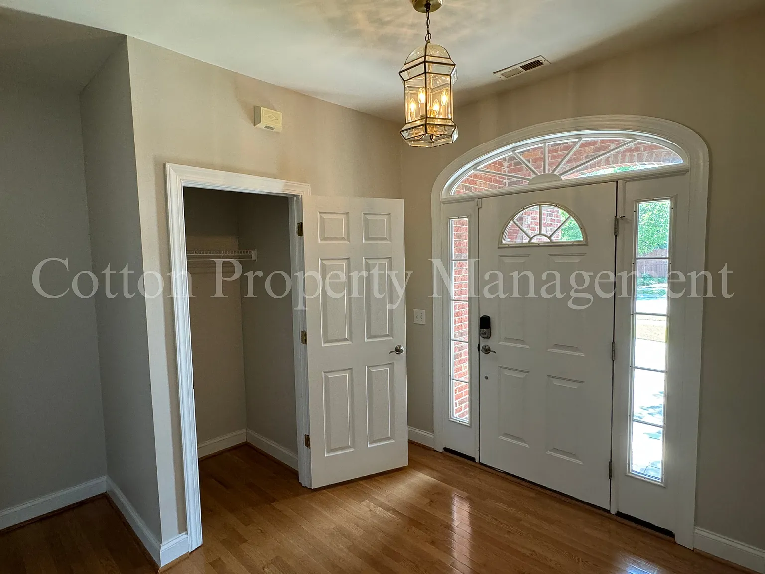 3 bed, 2.0 bath, 1876 sqft, $2,500 — Photo 3
