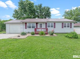 19581 Finney Rd, Girard, IL 62640