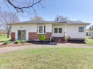 104 N Walnut St, Delavan, IL 61734