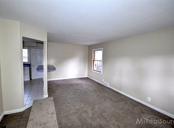 3rd image of 28637 Edward St