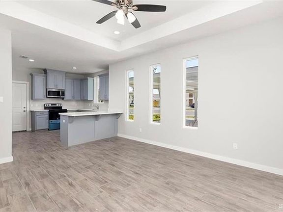 4th image of 5709 Northwestern Ave #3