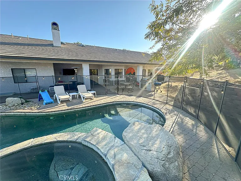 7525 Whitney Ave — Photo 11