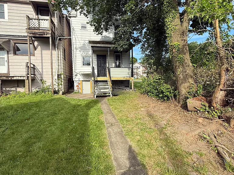 1005 Victoria Ave — Photo 24