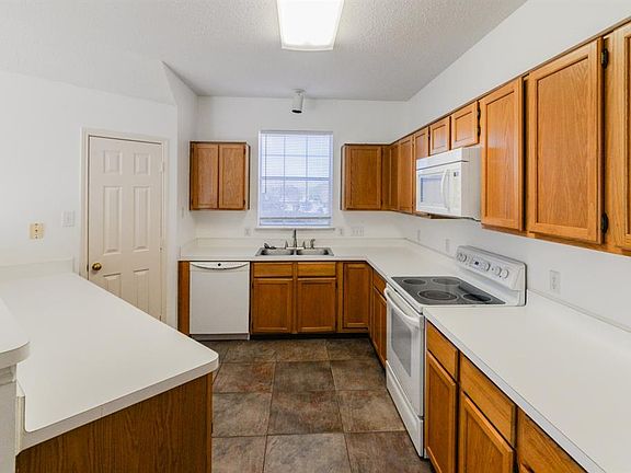 4th image of 1012 Winchester Ln