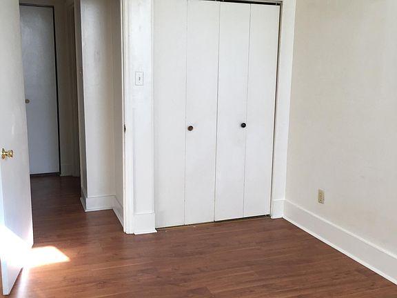 3rd image of 402 N Upper St