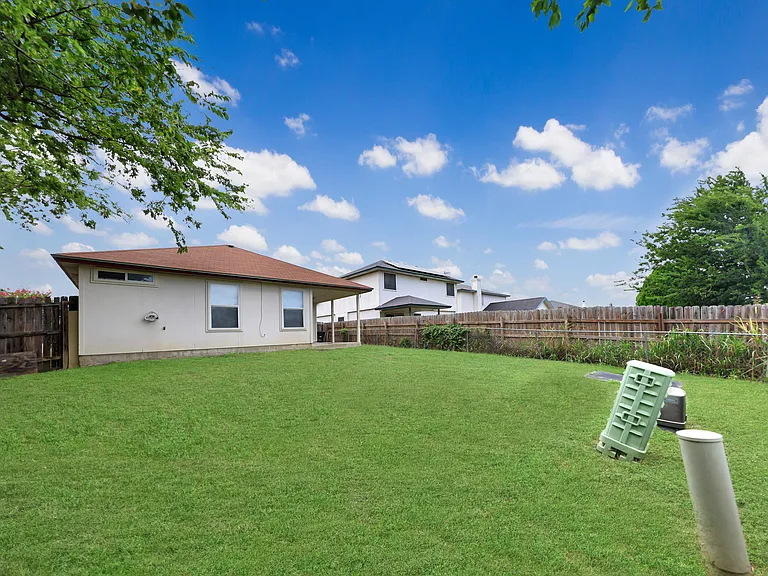1404 Fox Creek Dr — Photo 18