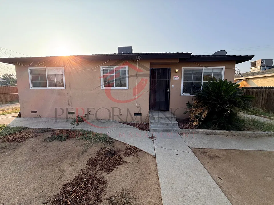1315 El Tejon Ave