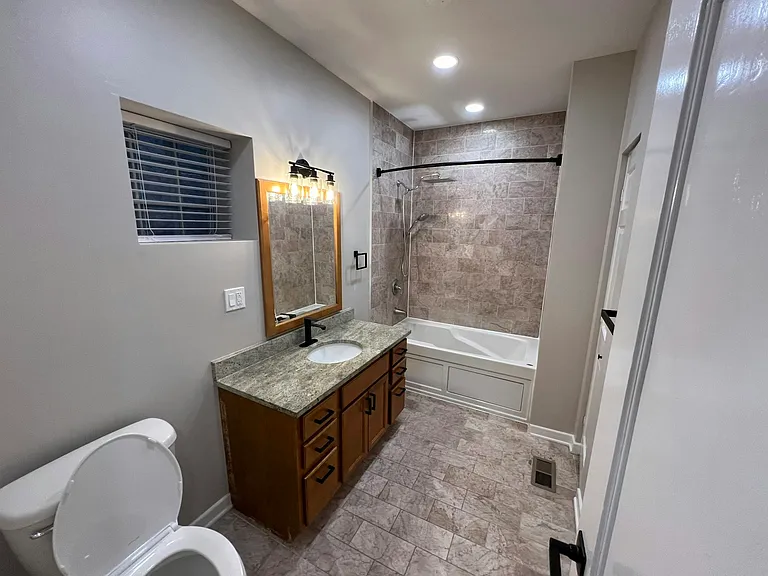 Upper Level Full Bath