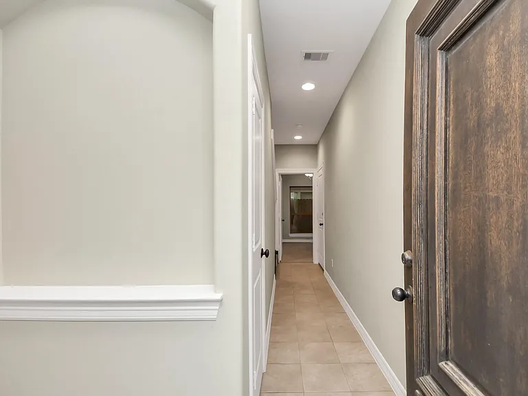 3813 Centerplaza Dr — Photo 3