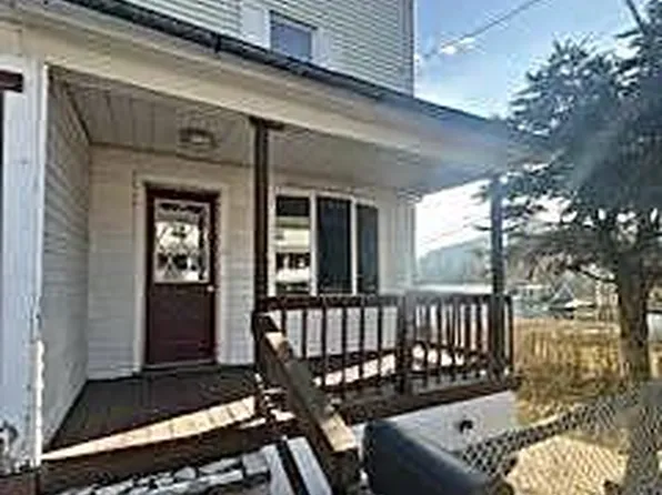 62 W Columbus Ave, Nesquehoning, PA 18240