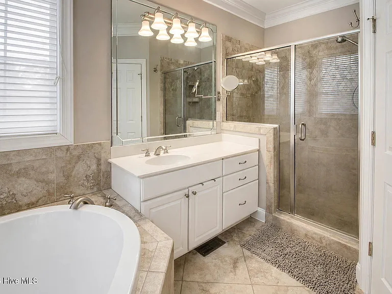 305 Holly Ln — Photo 33