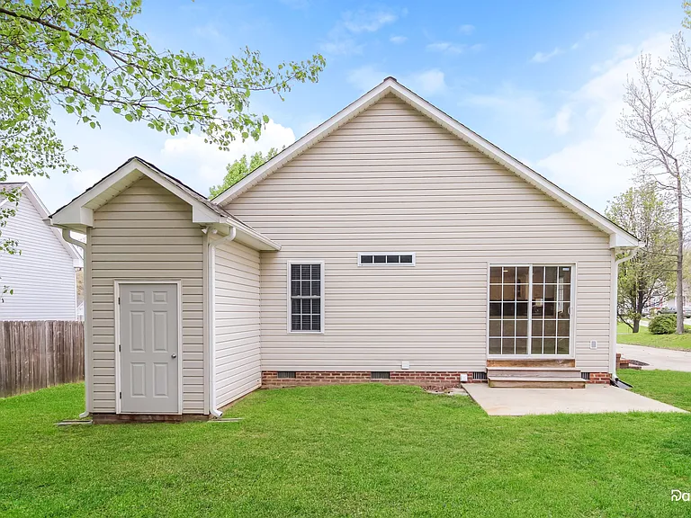 1114 Bridgewater Dr — Photo 15