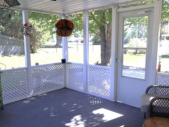 2nd image of 1805 Redbud Ct