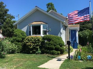 55 Manhattan Ave, Fairhaven, MA 02719