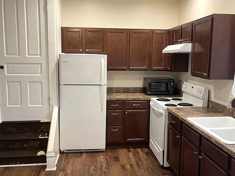 577 Lincoln Way E — Photo 6