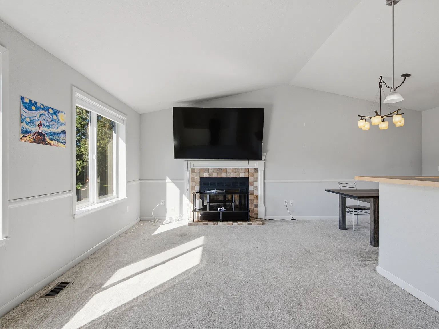 3 bed, 1258 sqft, $3,300 — Photo 2