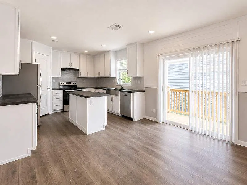 3 bed, 2.0 bath, 1493 sqft, $2,199 — Photo 3