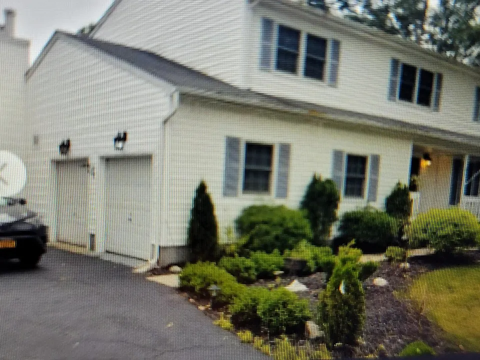 61B Apple Ln