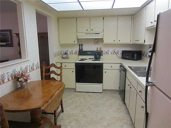 3rd image of 5679 Monroe St Unit 1109