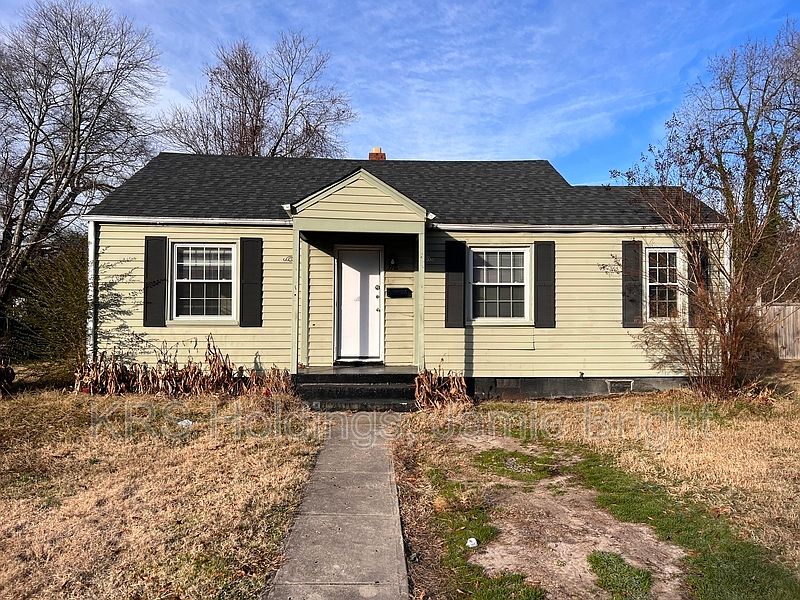 1st image of 3918 E Chatham Dr