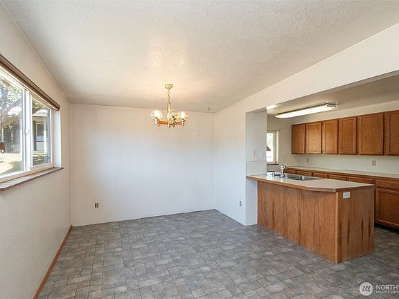 5th image of 1027 W 9th Street