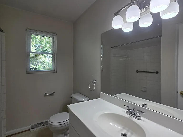 202 Marlou St — Photo 12