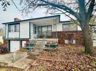 912 Fairfield Ave, Newton, KS 67114