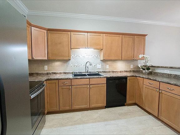 3rd image of 1611 Savannah Park #1611
