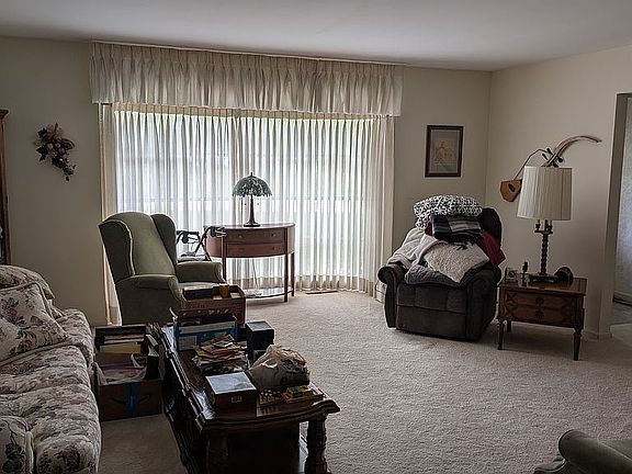 5th image of 1122 N Prairie View Dr