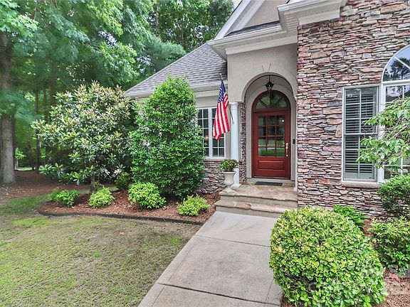 3rd image of 172 Northington Woods Dr