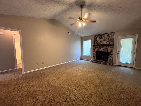 3rd image of 1335 Oak Knolls Dr