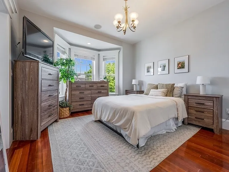 621 E 3rd St #3 — Photo 9