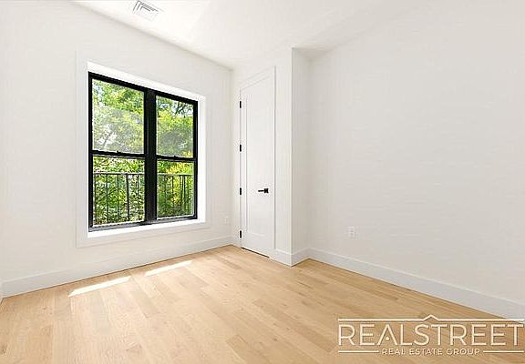 4th image of 246 Vernon Ave #A5