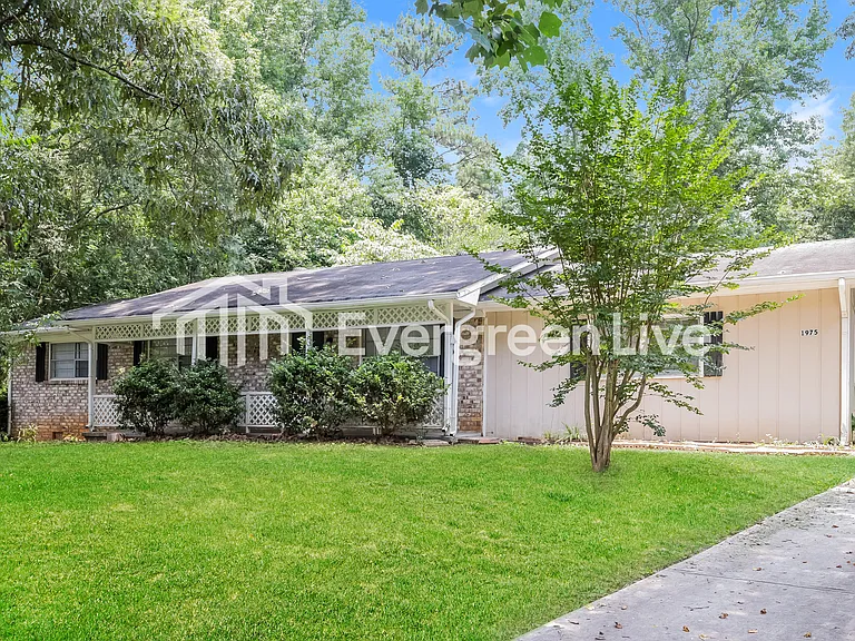 1975 Chestnut Log Dr — Photo 2