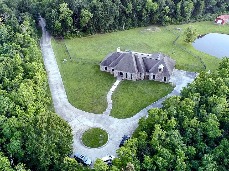 1st image of 430 Fenetre Rd