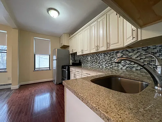 Rented by Hillel Realty Group | media 3