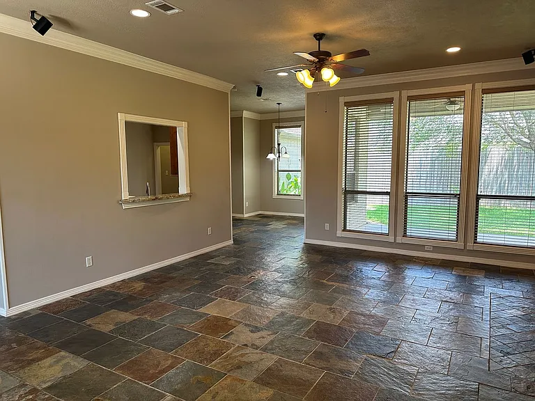 4413 Hearst Ct — Photo 4