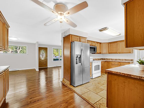 5th image of 1134 Castle Dr